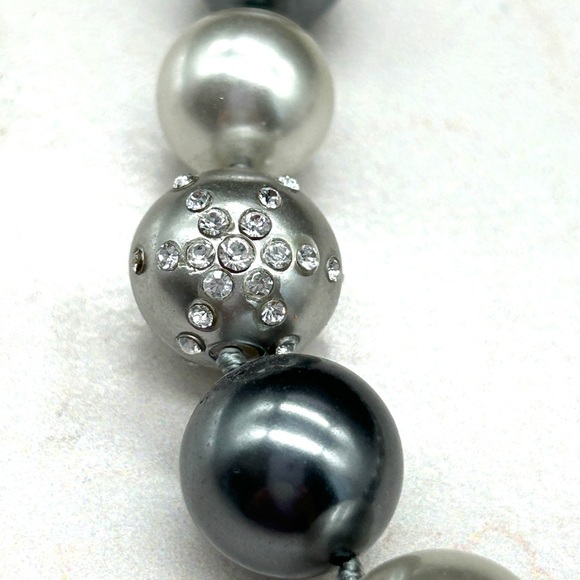 Givenchy Large Gray White Faux Pearl Necklace 16" Gorgeous! - Picture 3 of 9